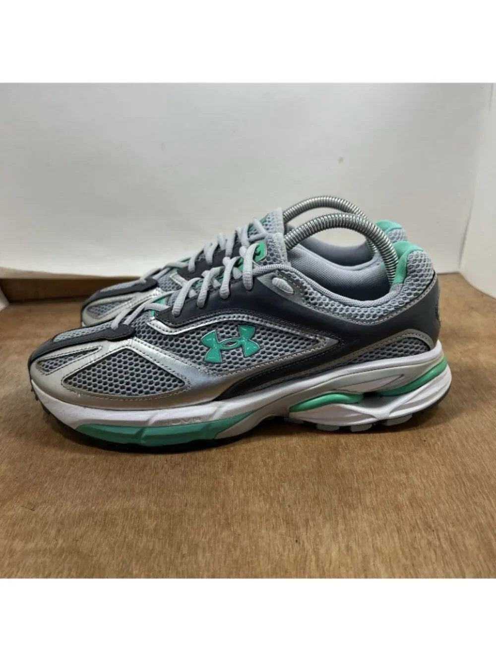 Under Armour Apparition Men Size 8.5 Shoes Metallic Silver 3027595-101